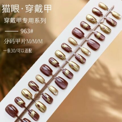 Gilt luxary cat eye nail